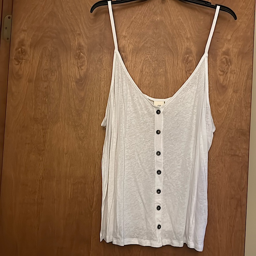 H&M 2X white cami/tank style top NWOT never worn 7 button front crop P-P 22”cute